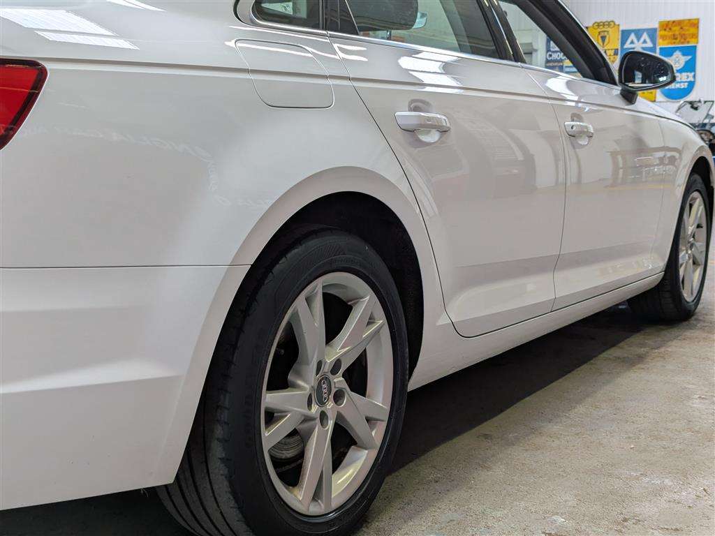 <p>2016 AUDI A4 SPORT TFSI</p>