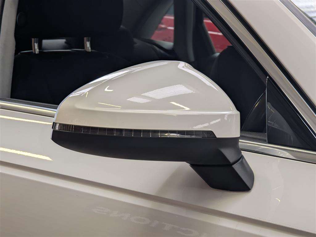 <p>2016 AUDI A4 SPORT TFSI</p>