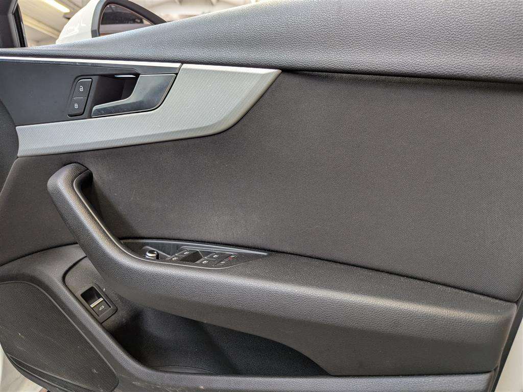 <p>2016 AUDI A4 SPORT TFSI</p>