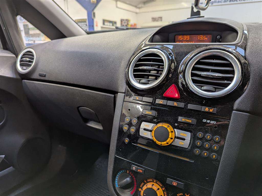 <p>2013 VAUXHALL CORSA SE</p>