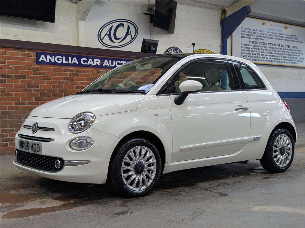 <p>2015 FIAT 500 LOUNGE</p>