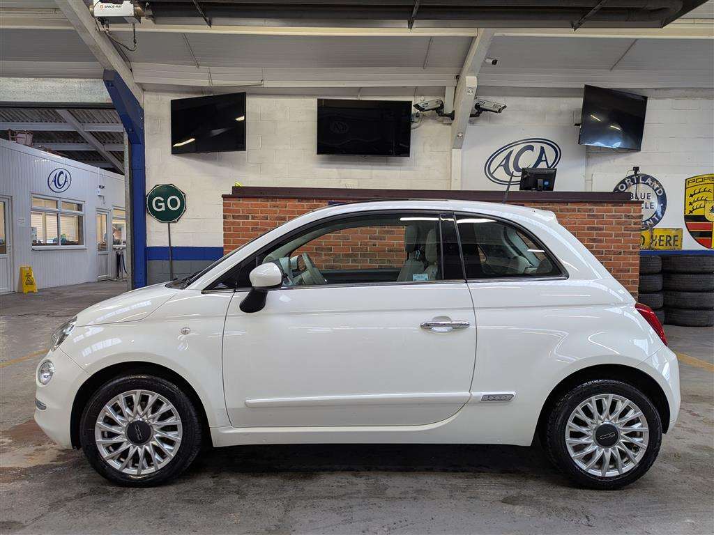 <p>2015 FIAT 500 LOUNGE</p>