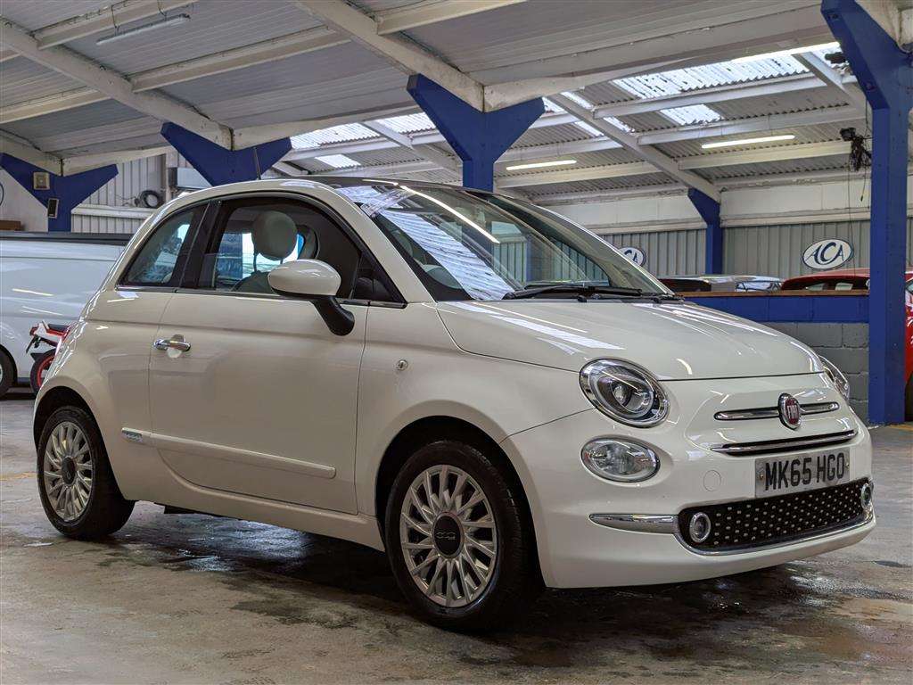 <p>2015 FIAT 500 LOUNGE</p>