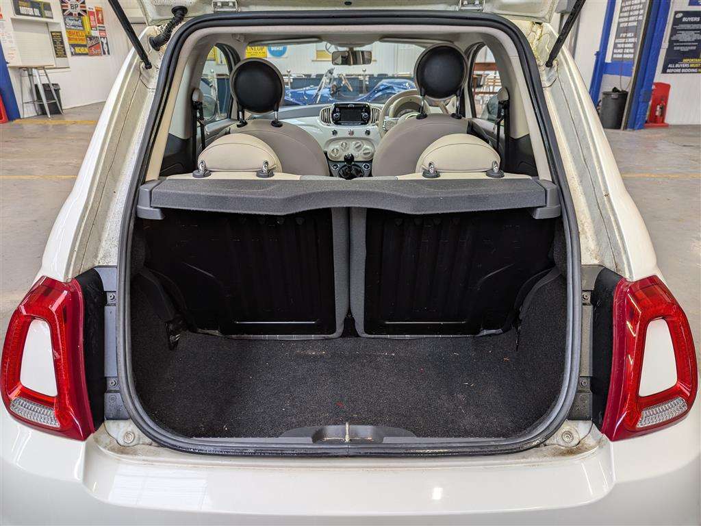 <p>2015 FIAT 500 LOUNGE</p>