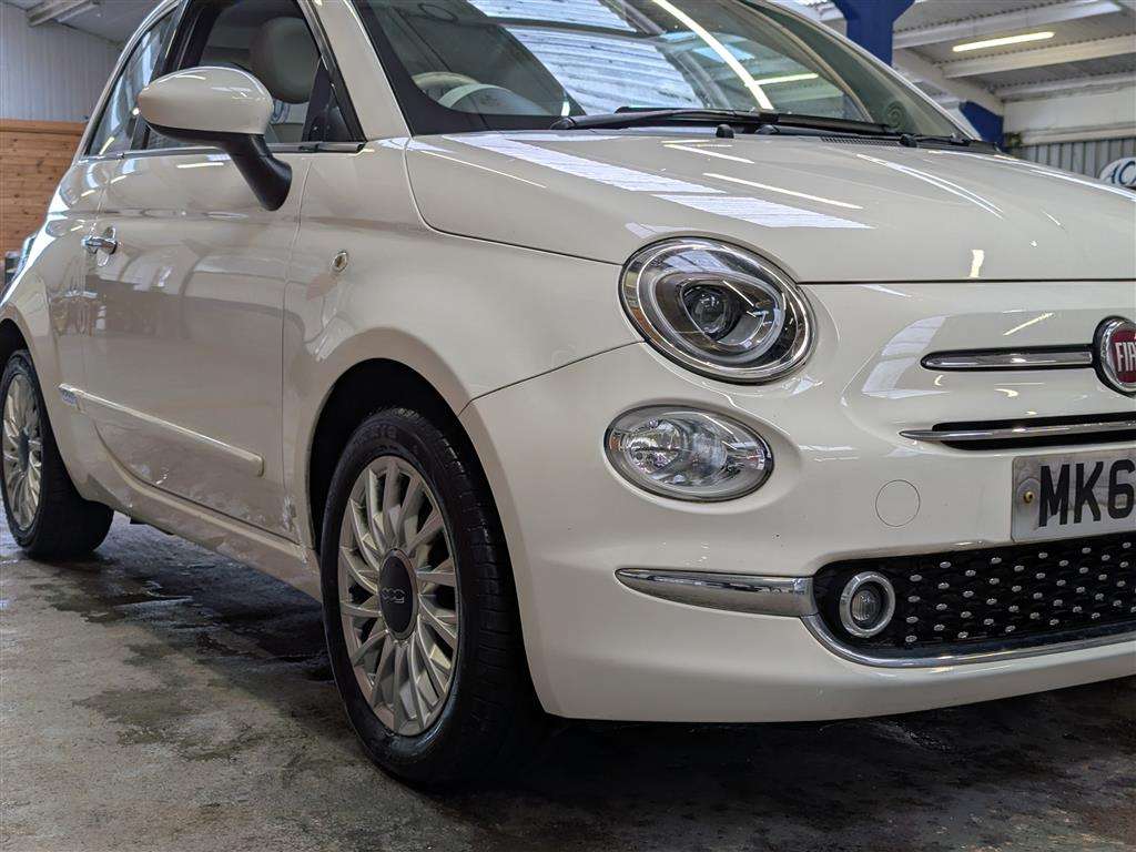 <p>2015 FIAT 500 LOUNGE</p>