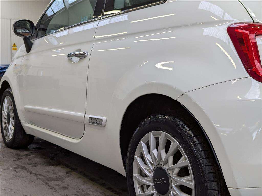 <p>2015 FIAT 500 LOUNGE</p>