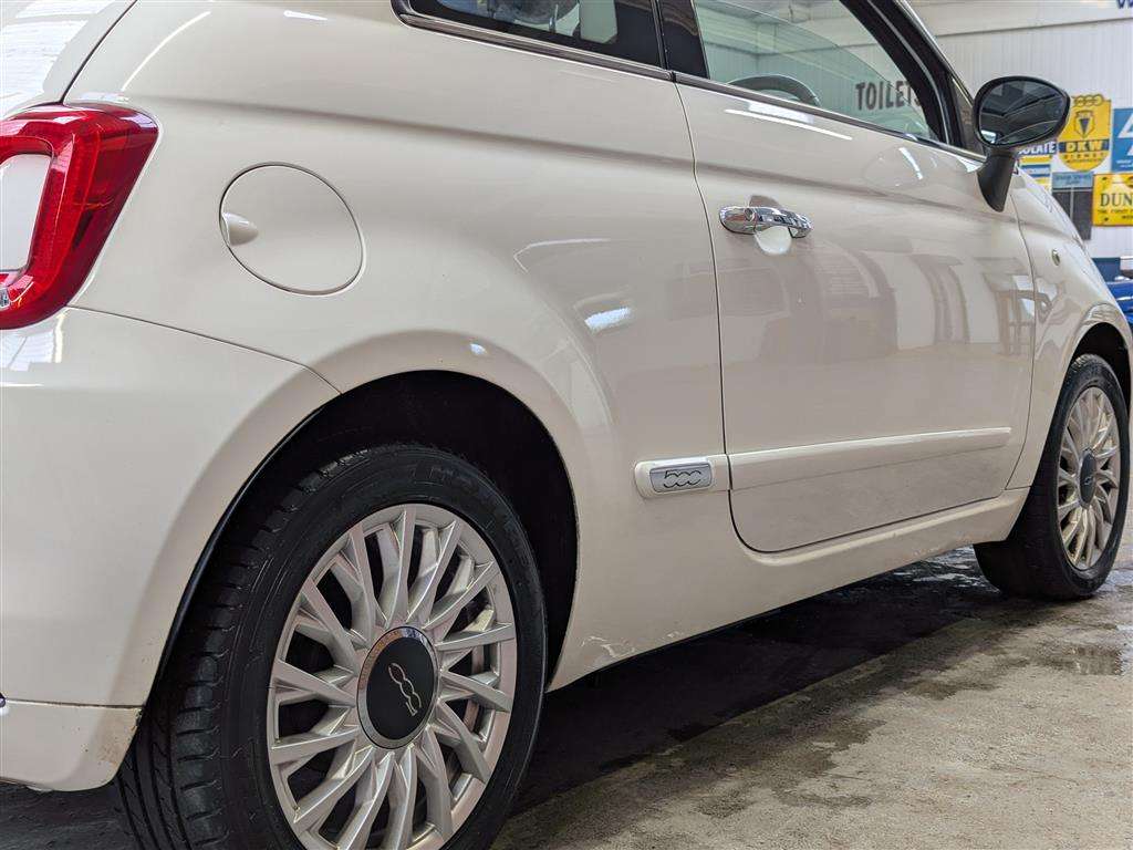 <p>2015 FIAT 500 LOUNGE</p>