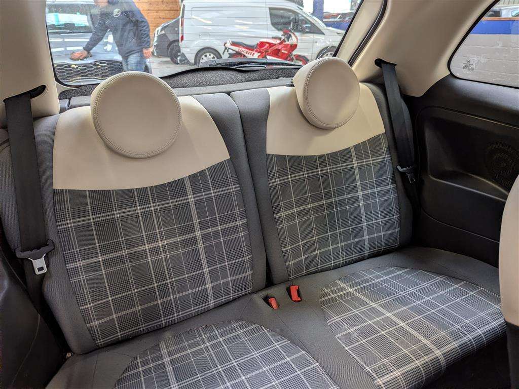 <p>2015 FIAT 500 LOUNGE</p>