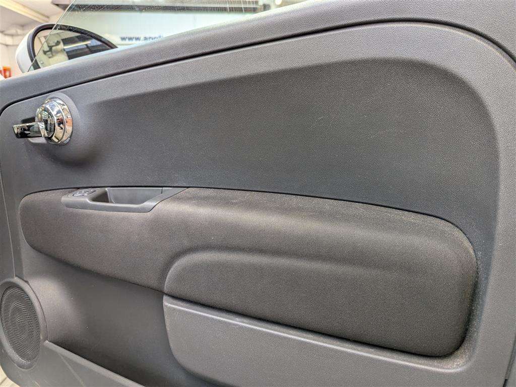 <p>2015 FIAT 500 LOUNGE</p>