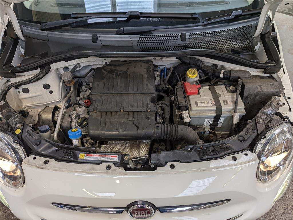 <p>2015 FIAT 500 LOUNGE</p>