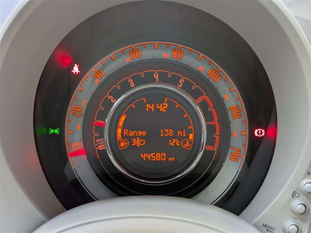 <p>2015 FIAT 500 LOUNGE</p>