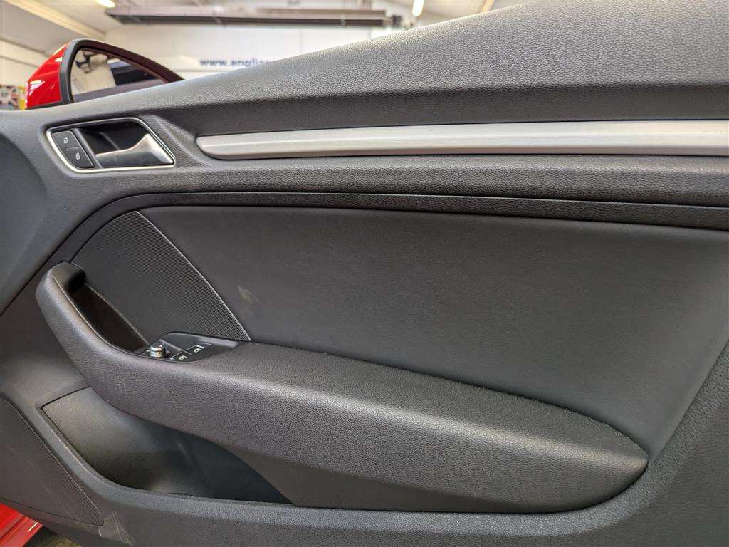 <p>2015 AUDI A3 S LINE TFSI</p>