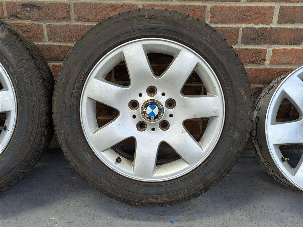 <p>4 BMW ALLOY WHEELS</p>