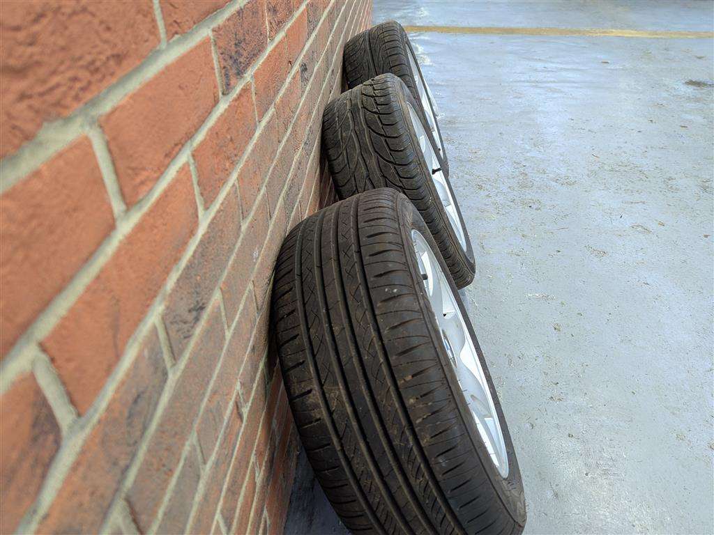 <p>4 BMW ALLOY WHEELS</p>