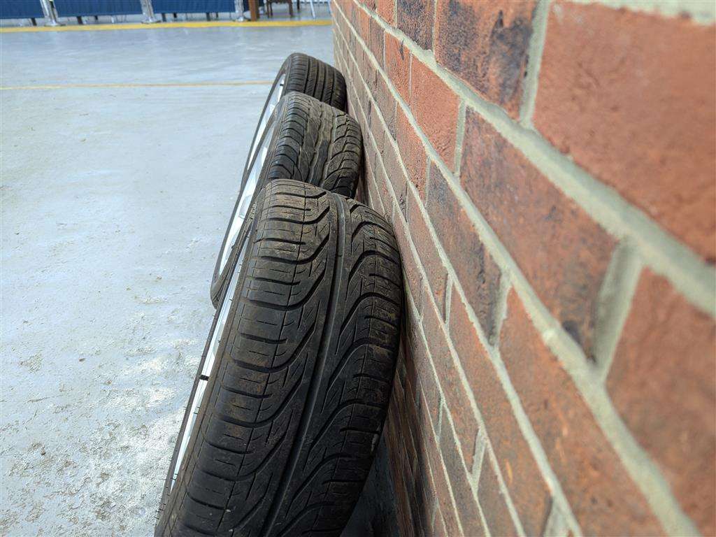 <p>4 BMW ALLOY WHEELS</p>