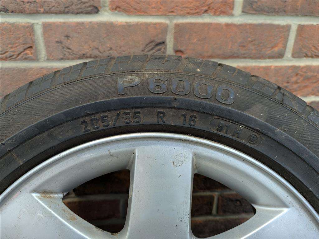 <p>4 BMW ALLOY WHEELS</p>