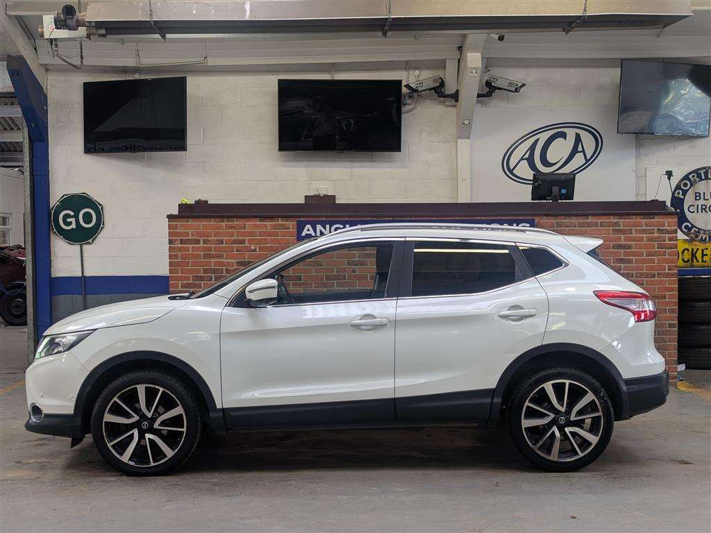 <p>2015 NISSAN QASHQAI TEKNA DCI</p>