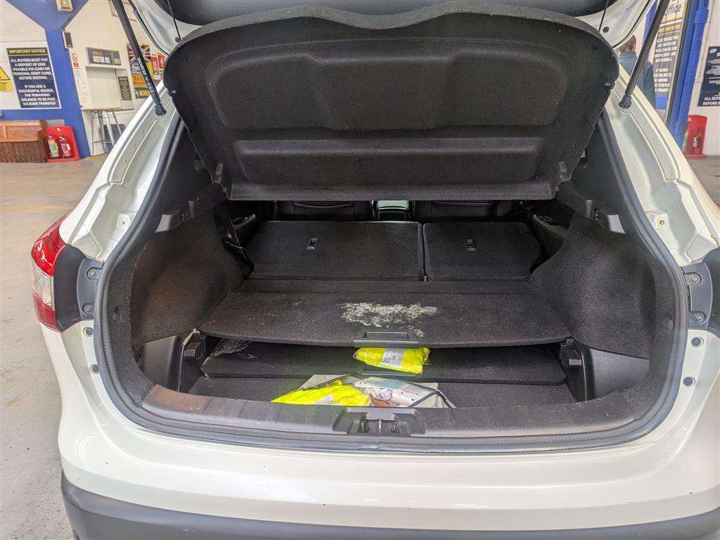 <p>2015 NISSAN QASHQAI TEKNA DCI</p>