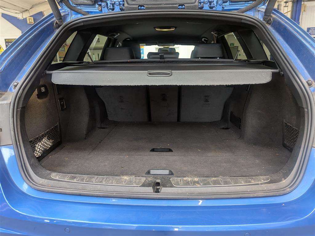 <p>2019 BMW 320D M SPORT SHADOW EDITI</p>