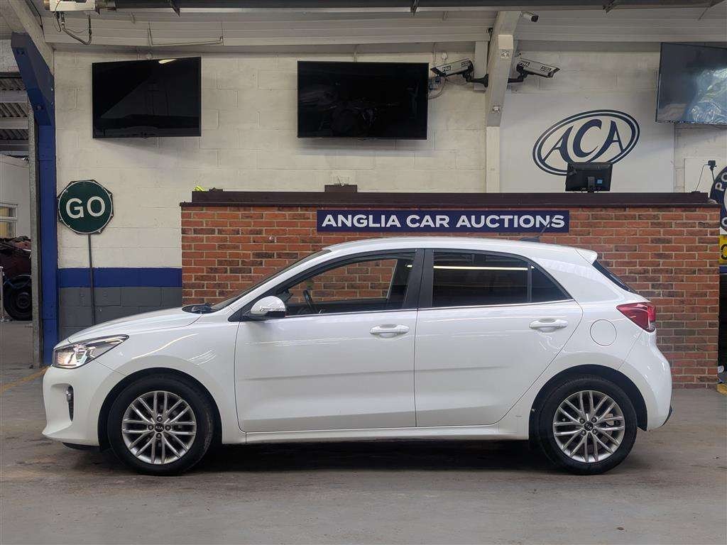 <p>2017 KIA RIO 3</p>