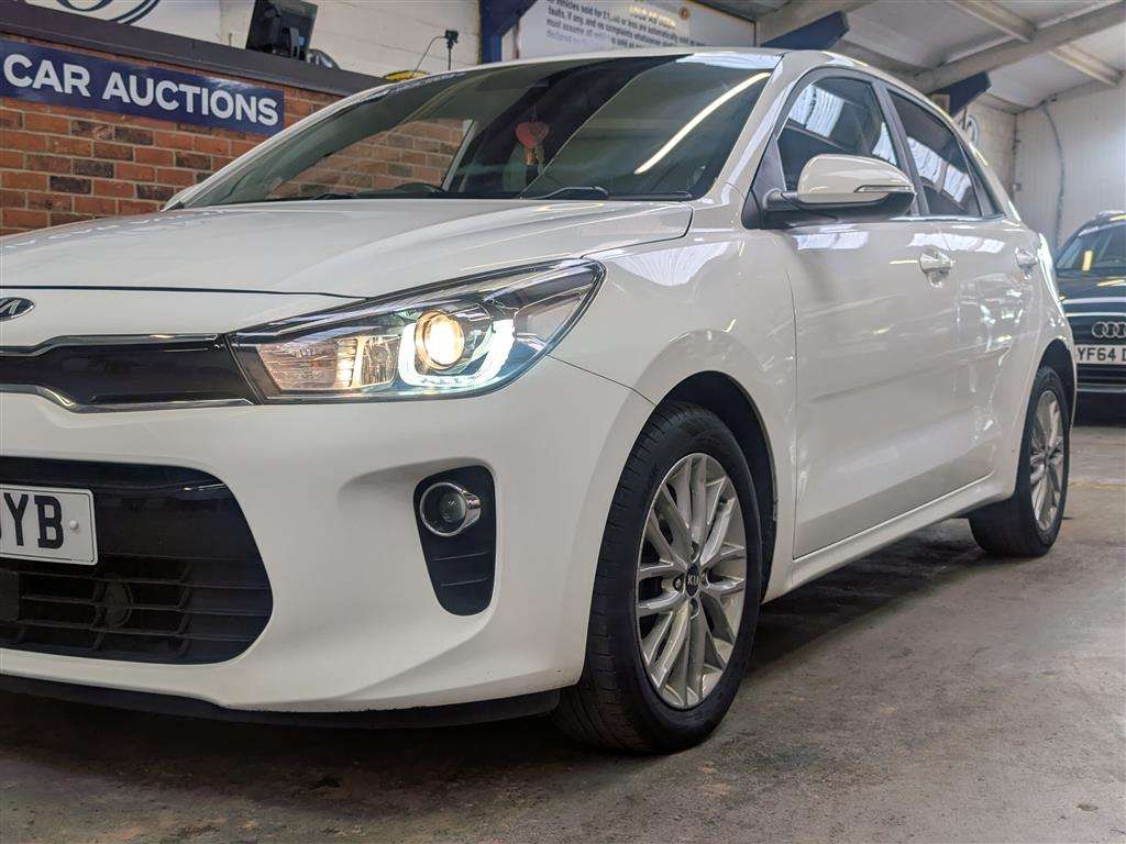 <p>2017 KIA RIO 3</p>