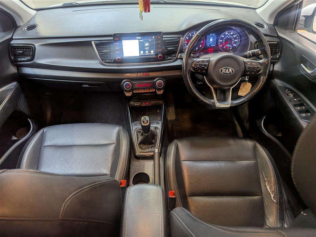 <p>2017 KIA RIO 3</p>