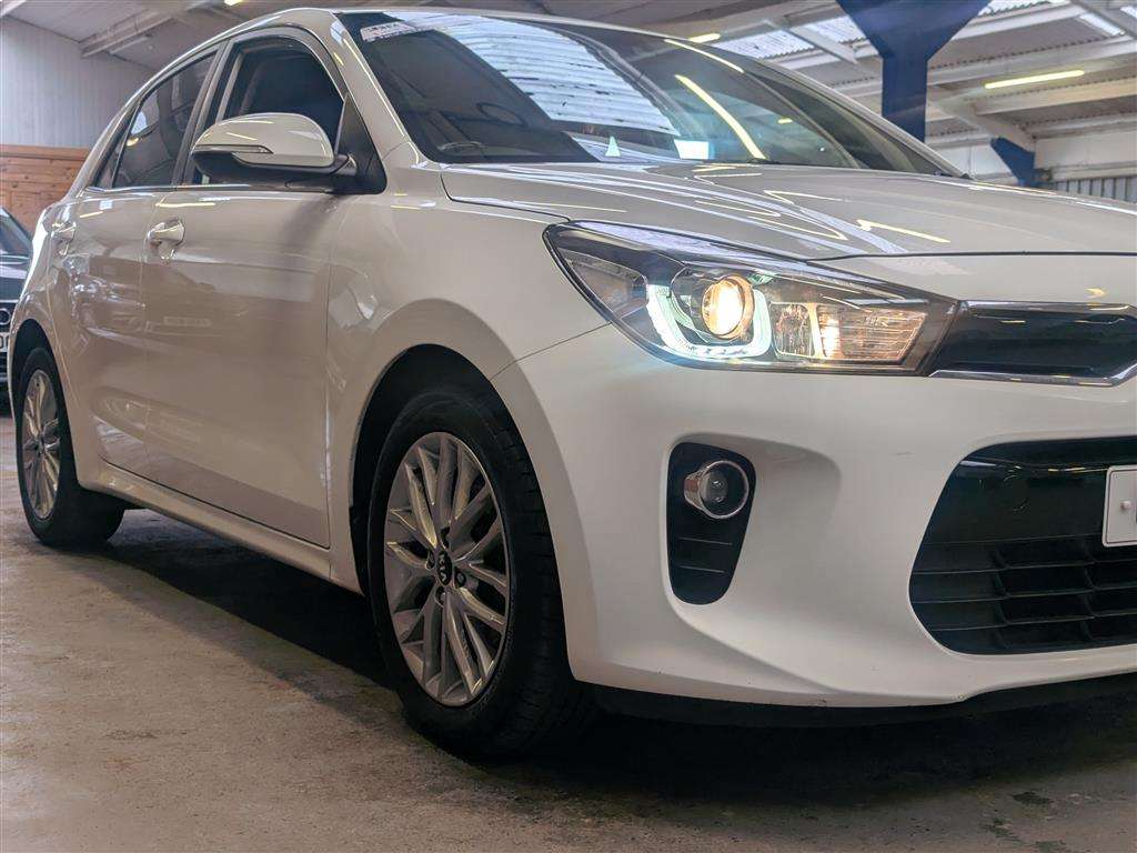 <p>2017 KIA RIO 3</p>