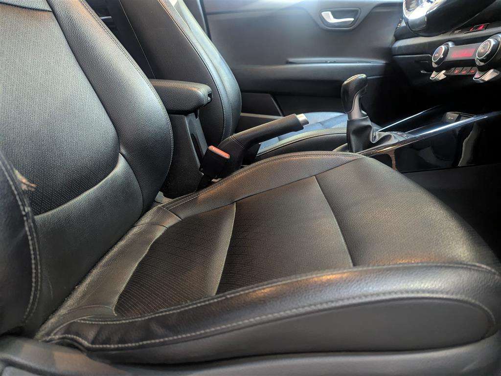 <p>2017 KIA RIO 3</p>