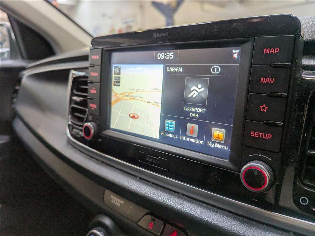 <p>2017 KIA RIO 3</p>