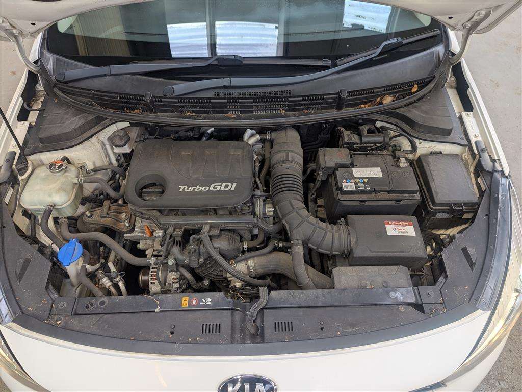 <p>2017 KIA RIO 3</p>