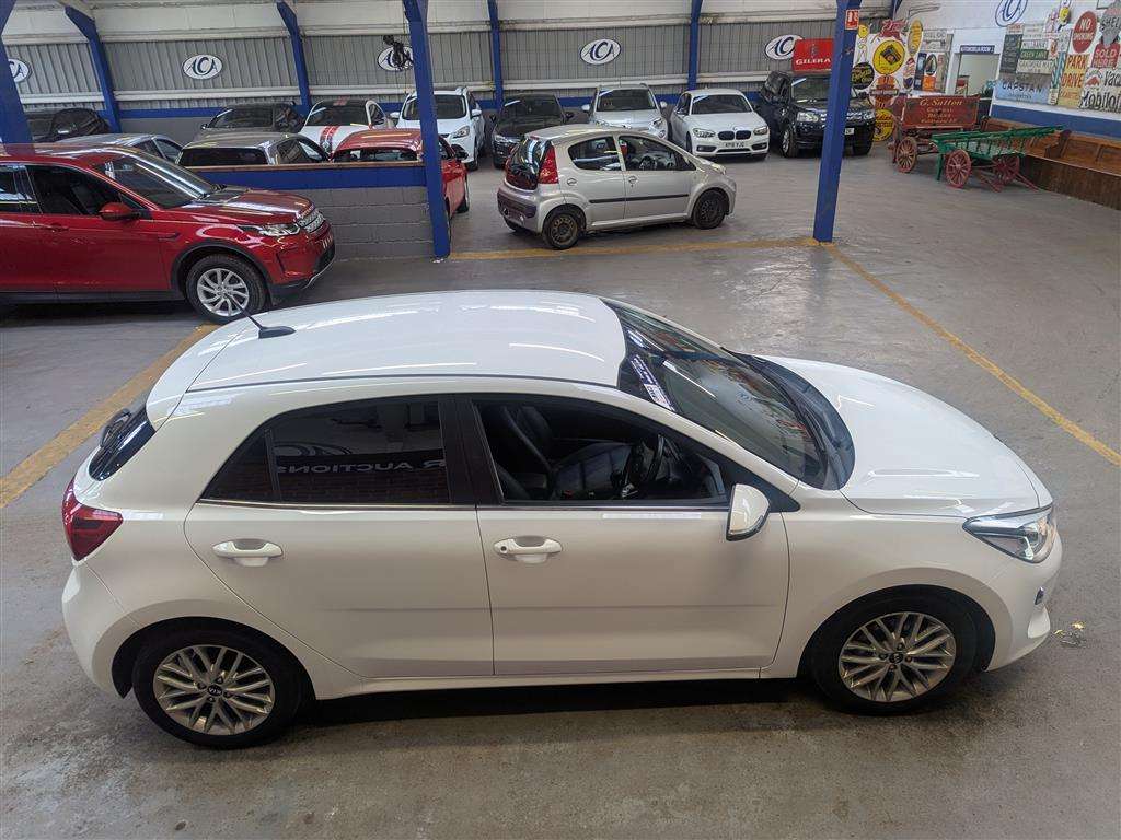 <p>2017 KIA RIO 3</p>