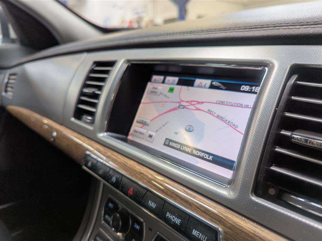 <p>2012 JAGUAR XF PREMIUM LUXURY D AUTO</p>