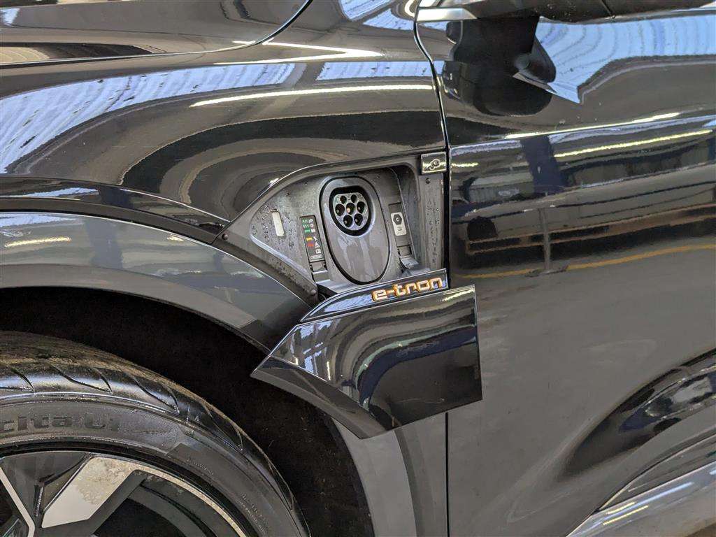 <p>2021 AUDI E-TRON TECHNIK 50 QUATTRO</p>