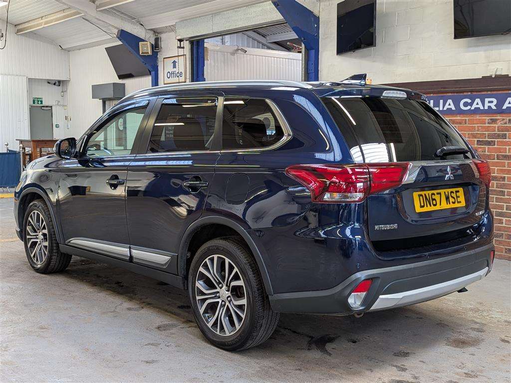 <p>2017 MITSUBISHI OUTLANDER DI-D 3</p>