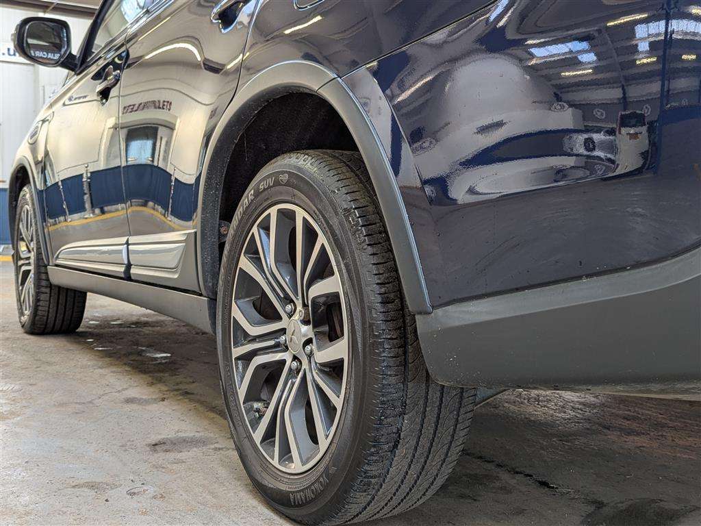 <p>2017 MITSUBISHI OUTLANDER DI-D 3</p>