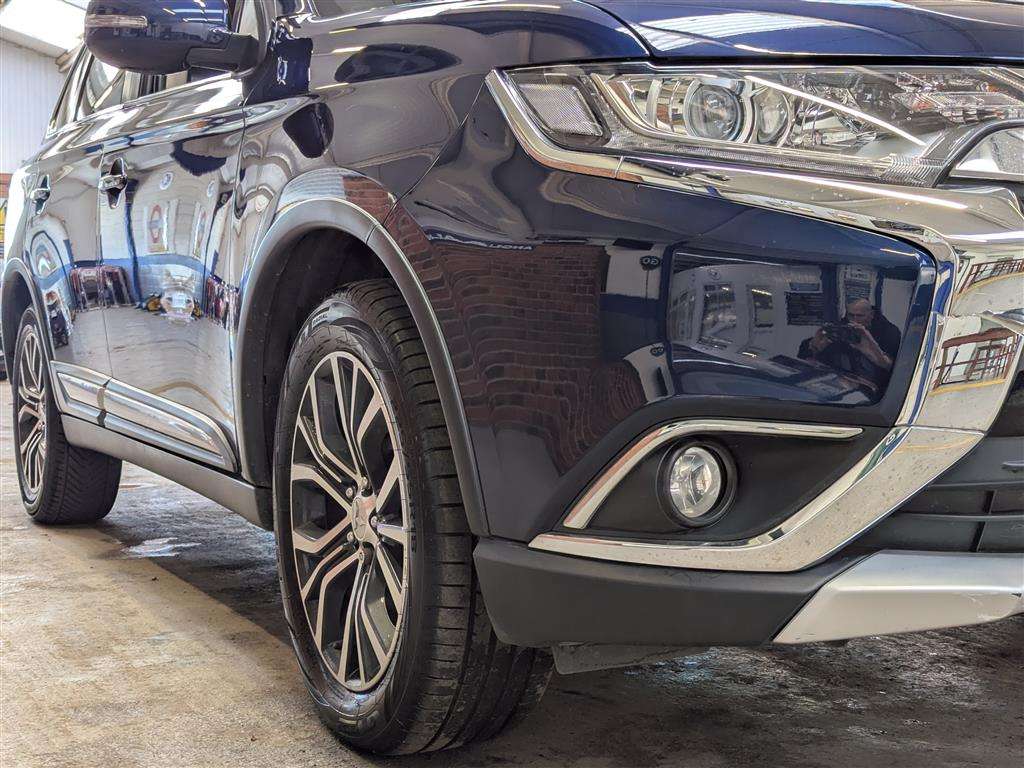 <p>2017 MITSUBISHI OUTLANDER DI-D 3</p>