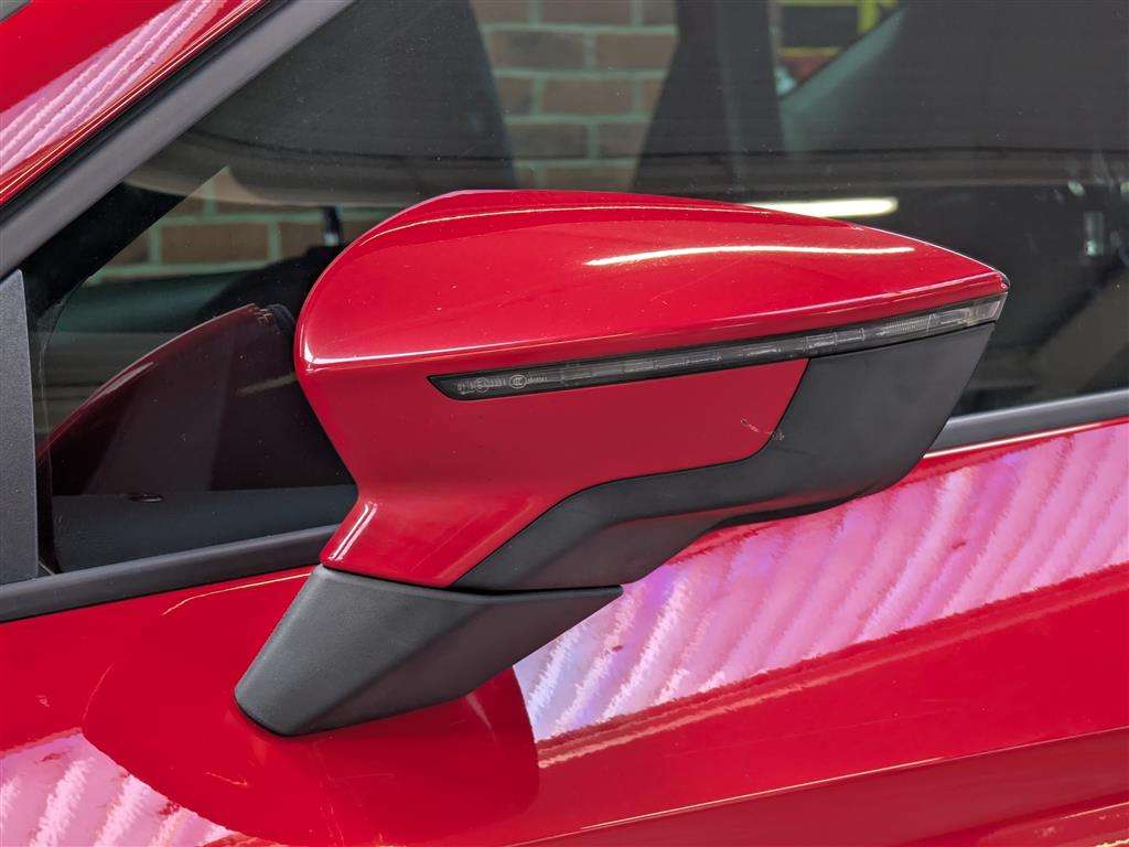 <p>2015 SEAT LEON FR TECHNOLOGY TDI</p>