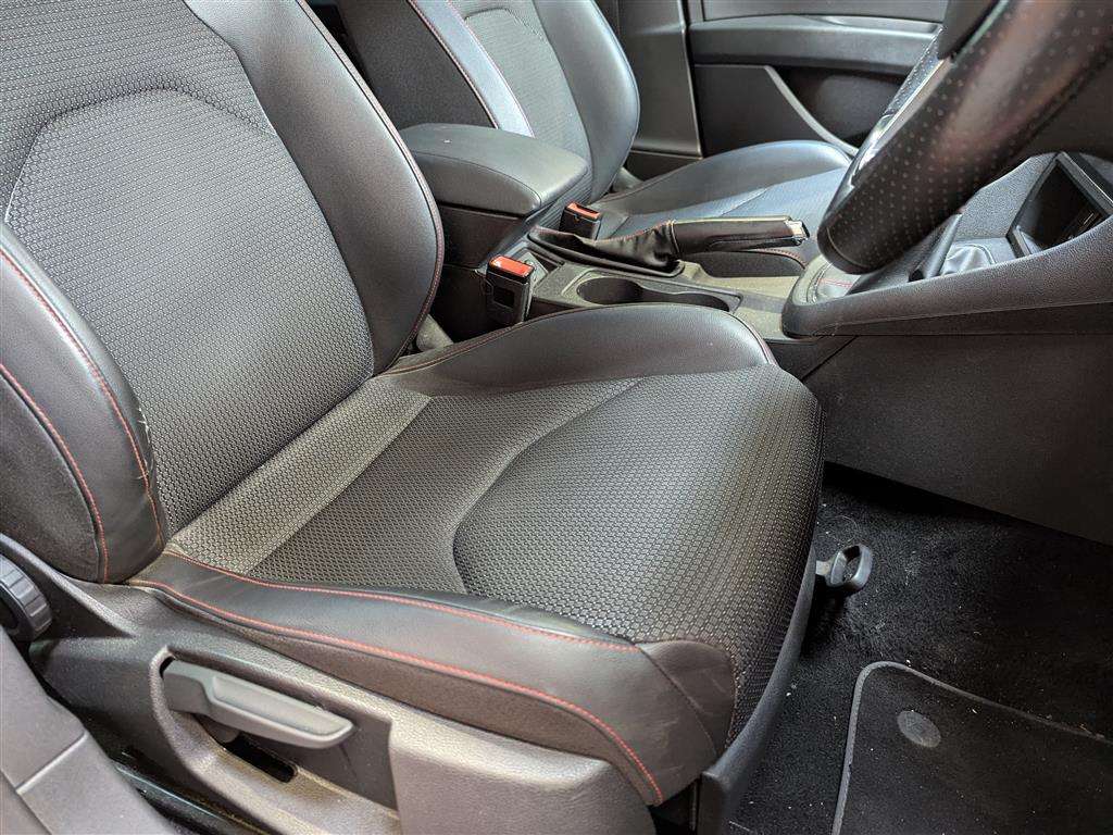 <p>2015 SEAT LEON FR TECHNOLOGY TDI</p>