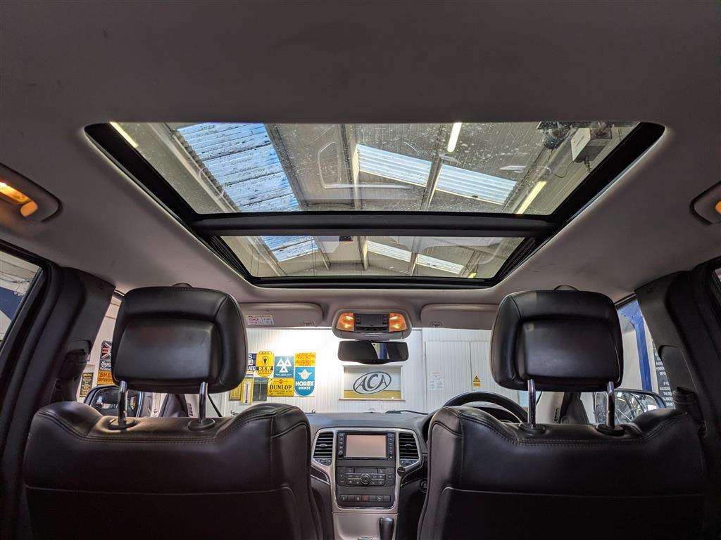 <p>2013 JEEP GRAND CHEROKEE S-LTD CRD</p>