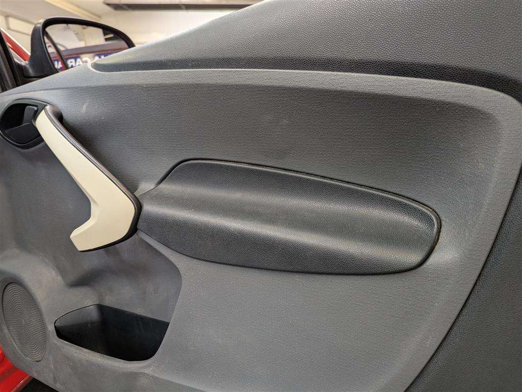 <p>2013 FORD KA EDGE</p>