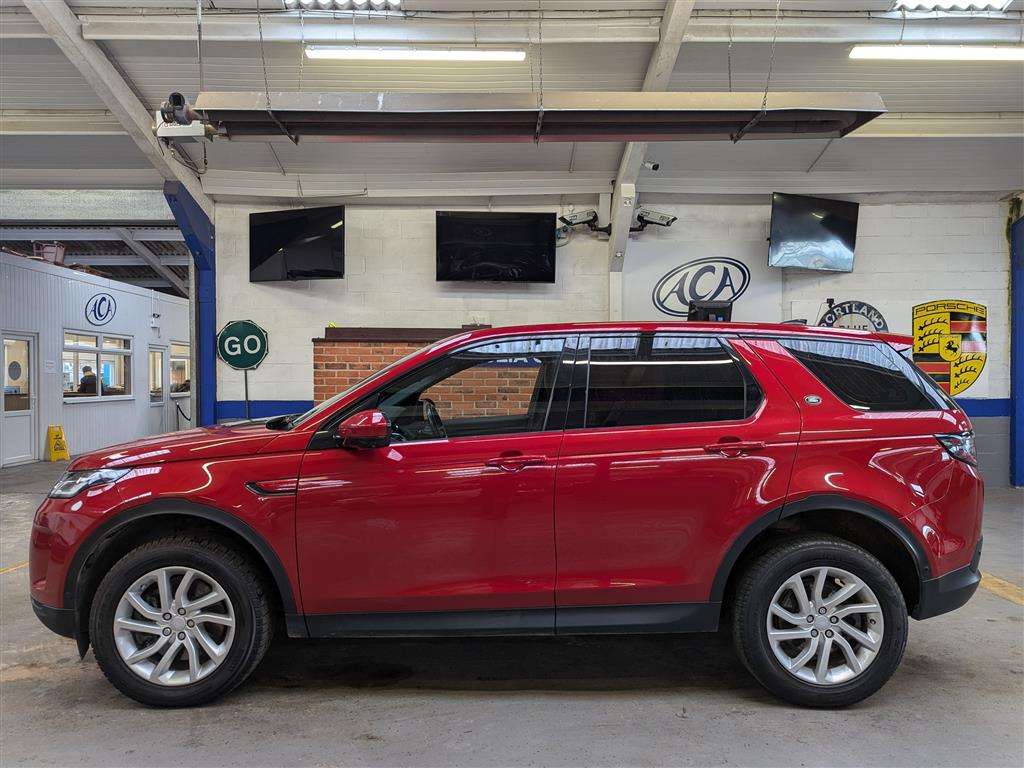 <p>2021 LAND ROVER DISCOVERY SPORT S D MHEV</p>