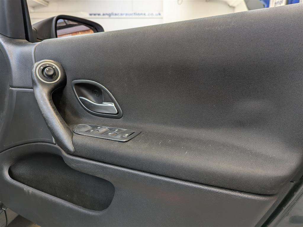 <p>2005 RENAULT LAGUNA DYNAMIQUE DCI 120</p>