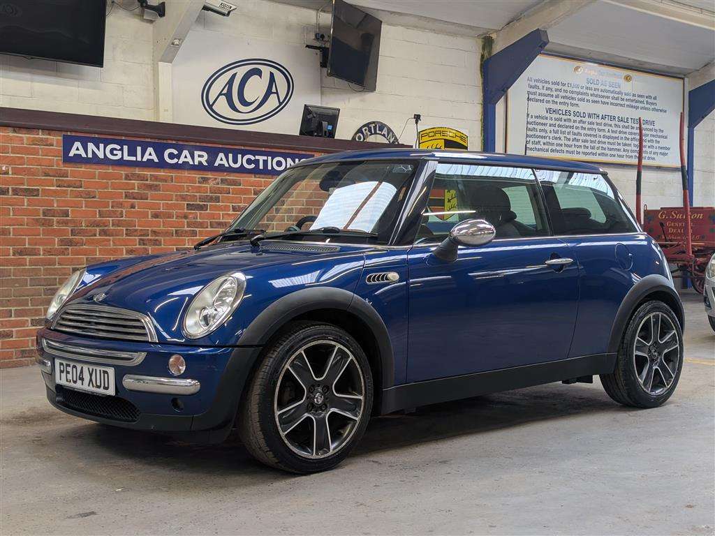 <p>2004 MINI MINI ONE</p>