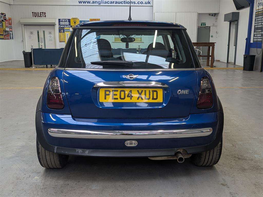 <p>2004 MINI MINI ONE</p>