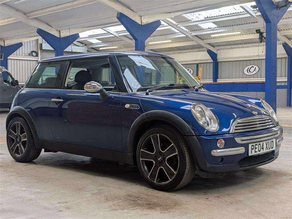 <p>2004 MINI MINI ONE</p>