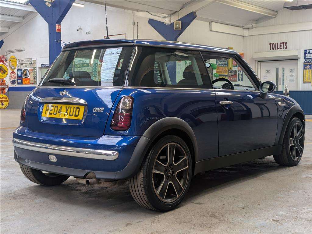 <p>2004 MINI MINI ONE</p>