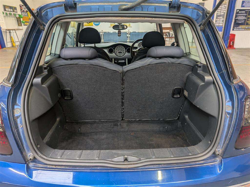 <p>2004 MINI MINI ONE</p>