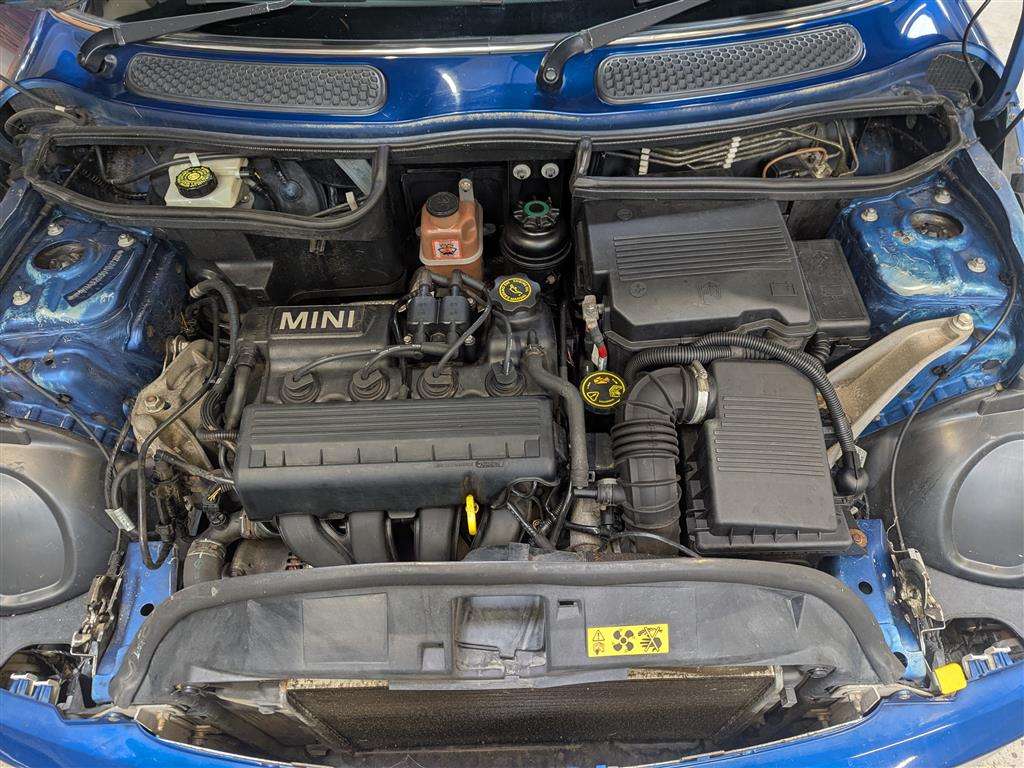 <p>2004 MINI MINI ONE</p>