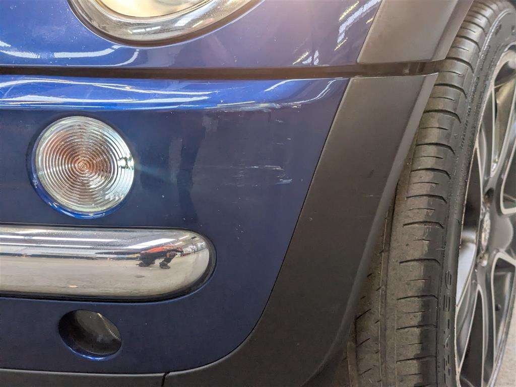 <p>2004 MINI MINI ONE</p>