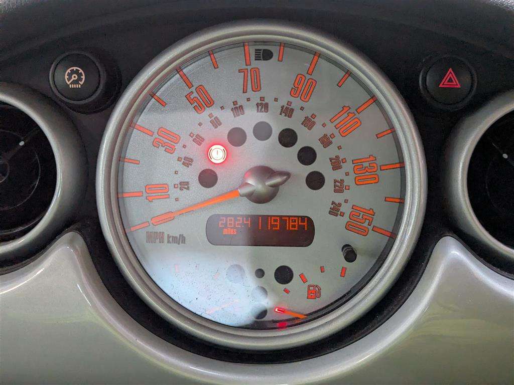 <p>2004 MINI MINI ONE</p>